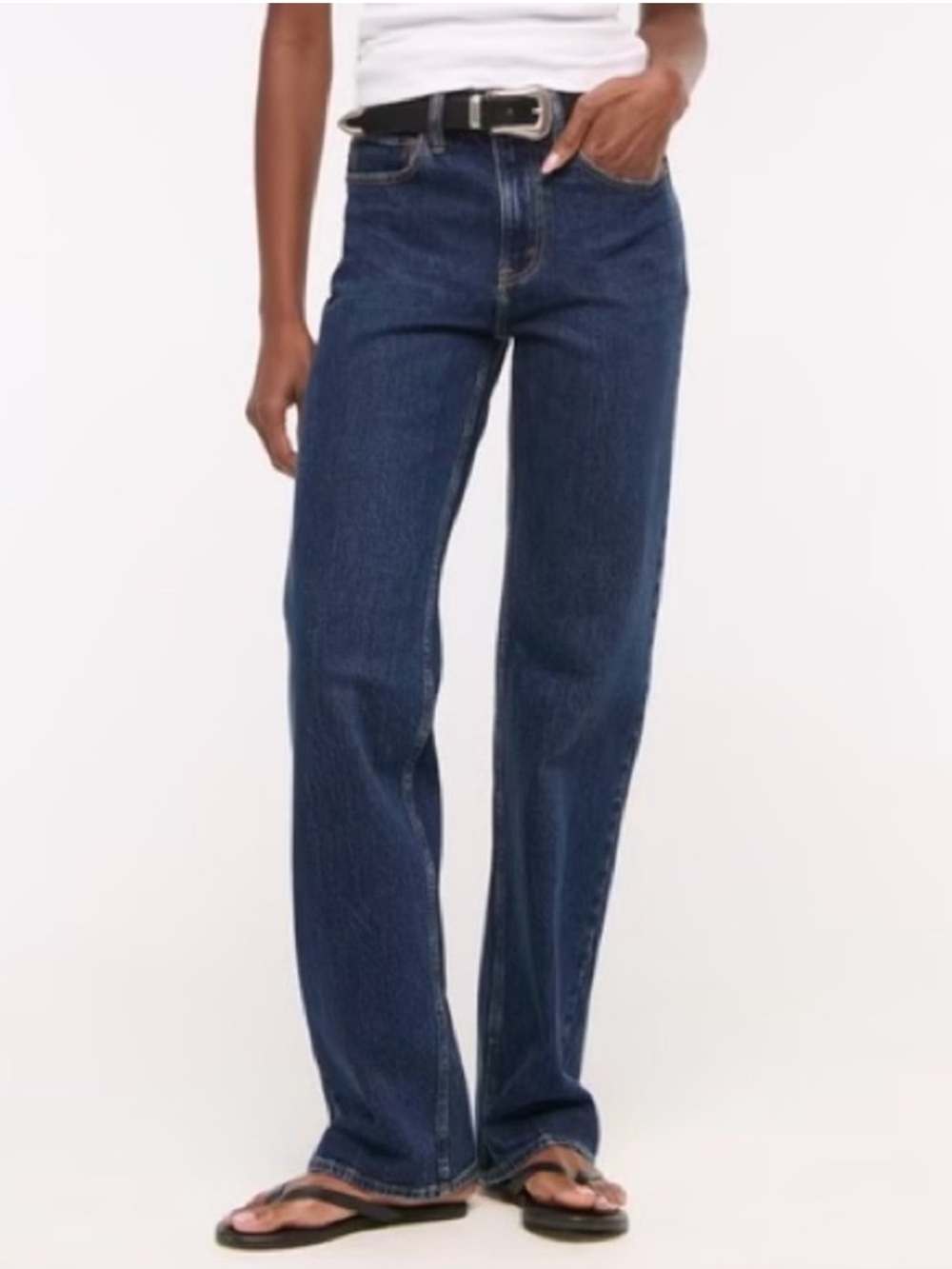 Abercrombie & Fitch vintage High Rise 90s Relaxed straight Jeans
NWOT sz 25 long